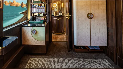 Dream International Train